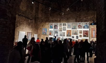 Elmozdul a fal – Mácsai-kiállítás a Kiscelli Múzeumban